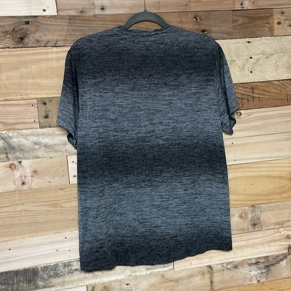 Reebok size medium gray and black short sleeve workout shirt dry wick - Picture 5 of 5
